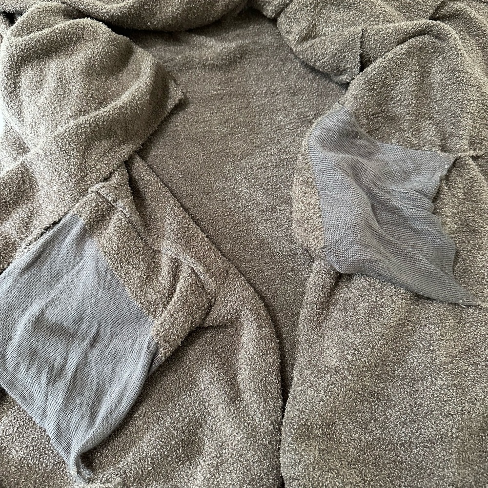 Barefoot Dreams Island Wrap - Picture 8 of 9